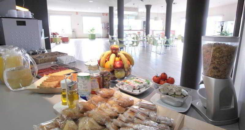 B&B Hotel Figueres Figueras Restaurante foto